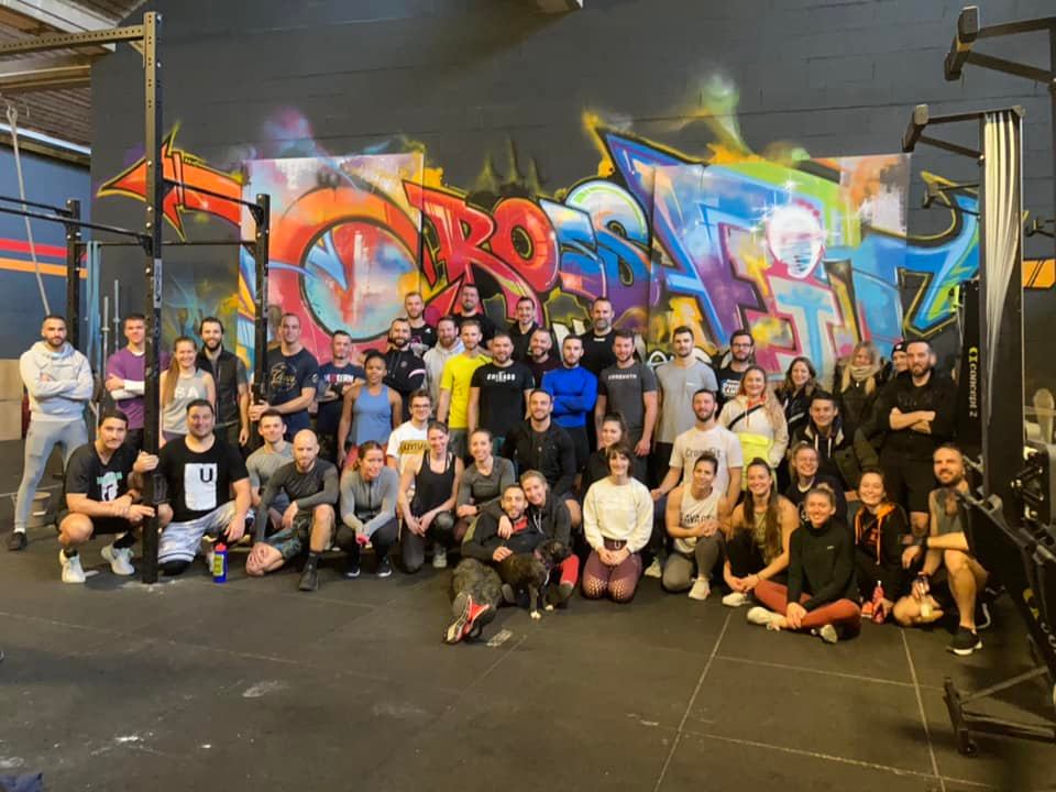 Venez découvrir ou pratiquer le CrossFit, une activée sportive associant gymnastique, haltérophilie et endurance. Dans une ambiance familiale et dans la plus grande box de la région mulhousienne, vous serez encadrés par notre équipe de coachs, tous diplômés.